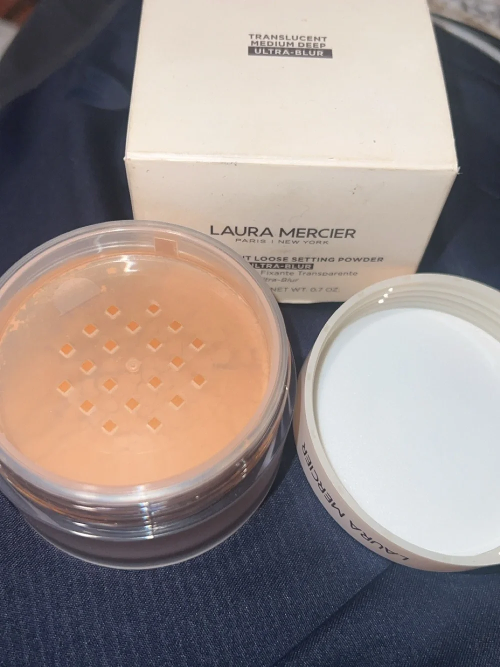 laura mercier Translucent Loose Setting Powder - Beige Jar with White Lid
